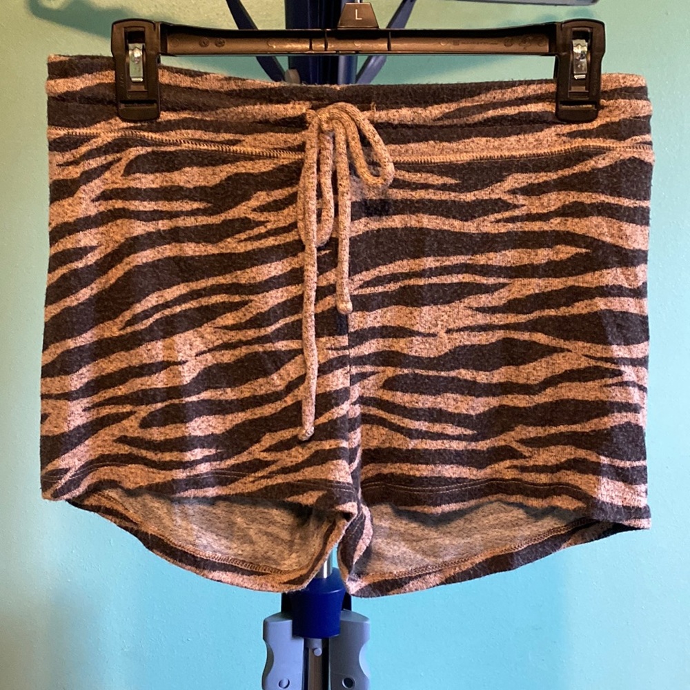 Women’s American Eagle Medium Ahh-amazingly Soft Animal Print Shorts
